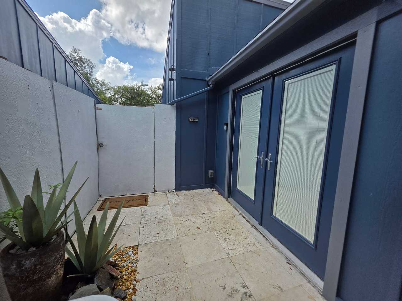 208 Pine Cone Trl - Photo 4 of 47