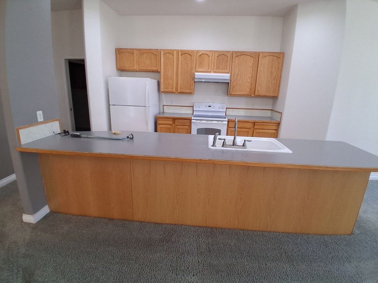 415 Sherilyn Ct - Photo 4 of 33