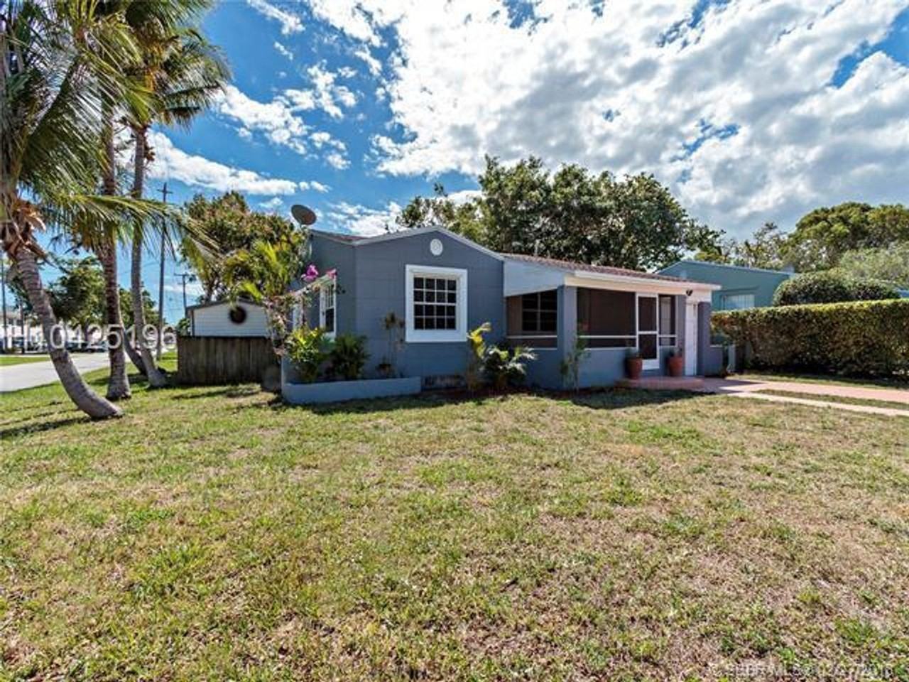 1404 Plunkett St - Photo 2 of 11