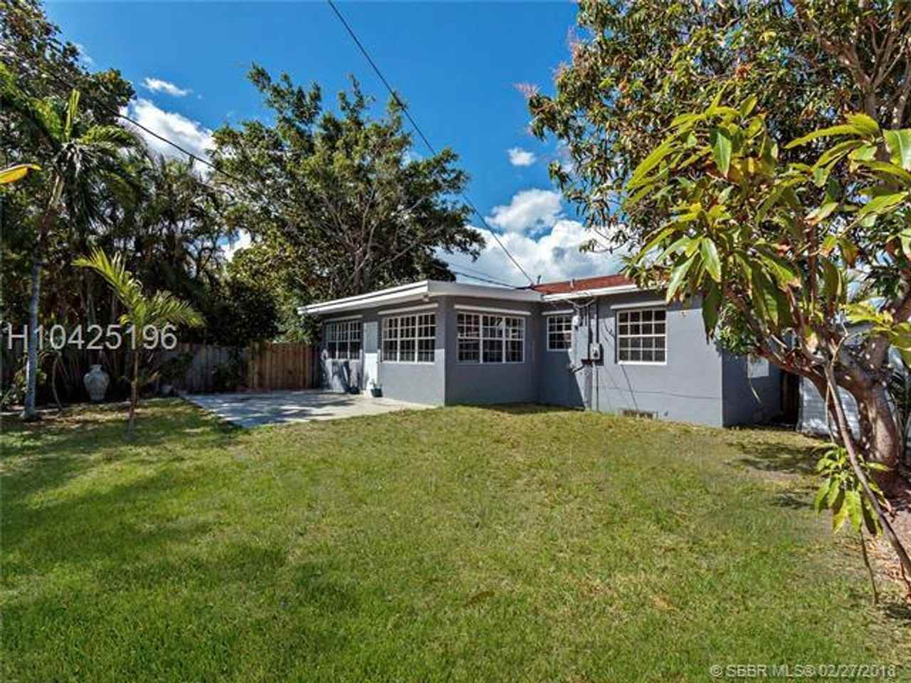 1404 Plunkett St - Photo 3 of 11