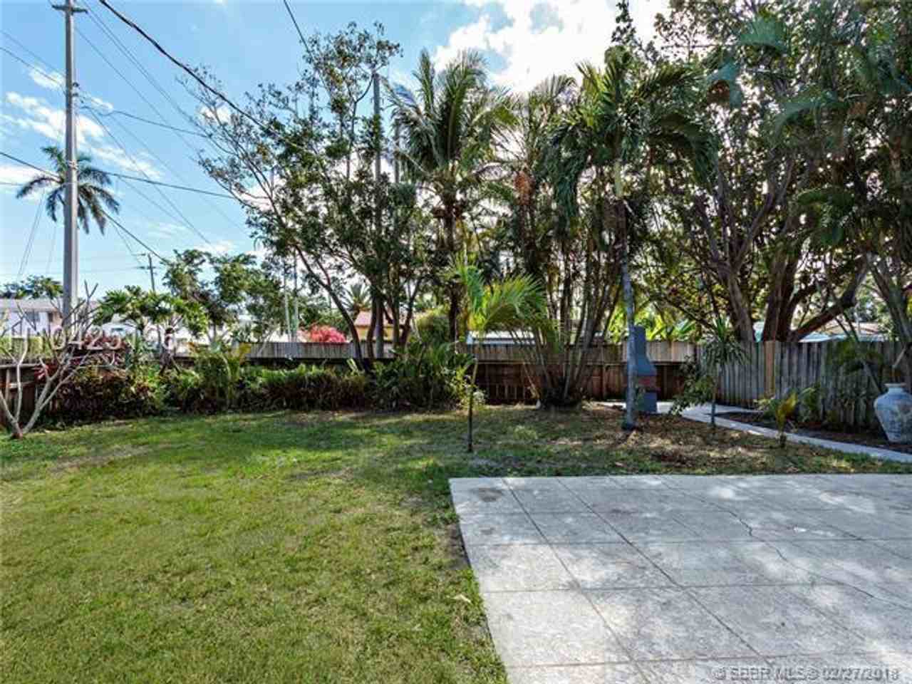 1404 Plunkett St - Photo 4 of 11