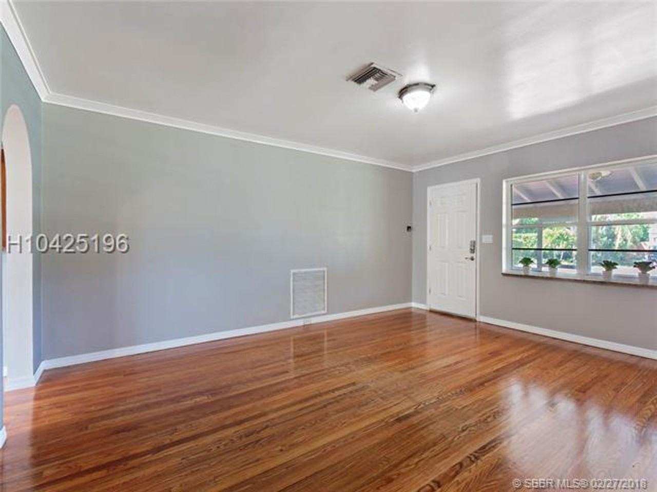 1404 Plunkett St - Photo 7 of 11