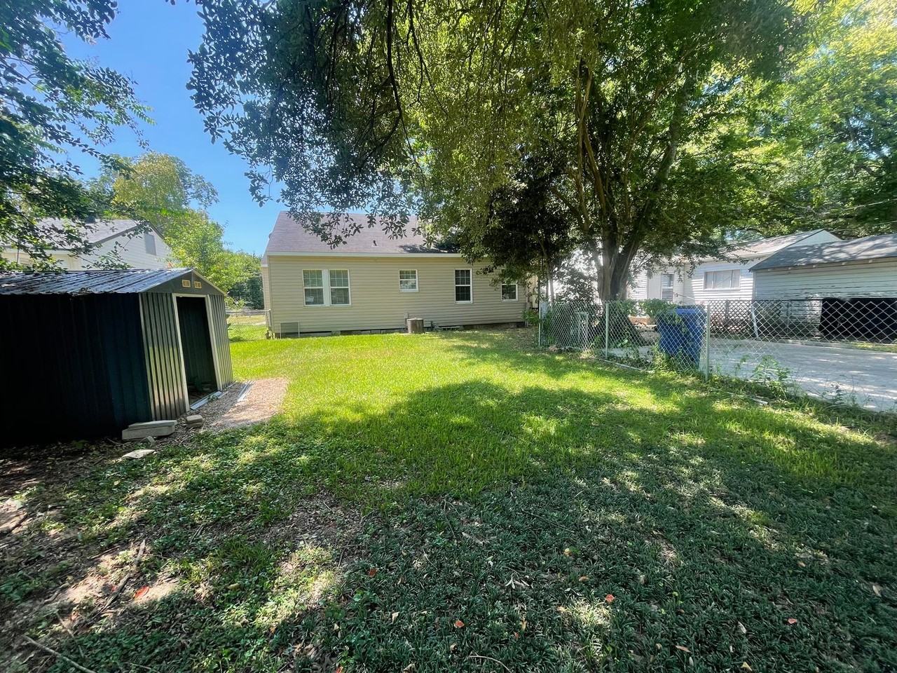 250 E Fairview St - Photo 2 of 15