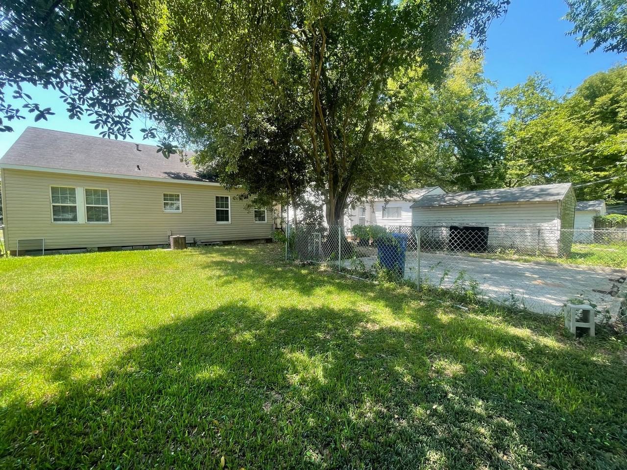 250 E Fairview St - Photo 3 of 15