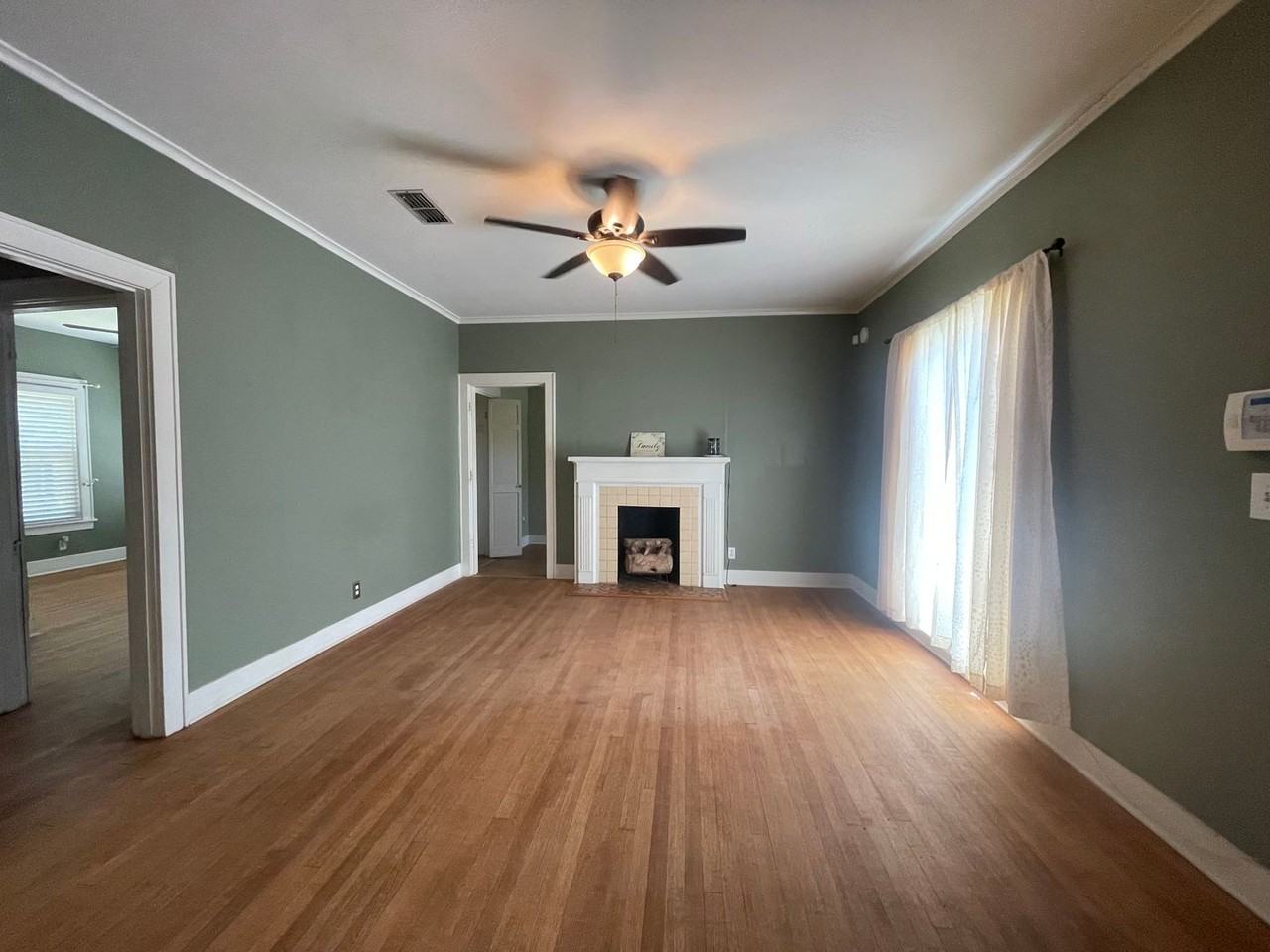250 E Fairview St - Photo 4 of 15