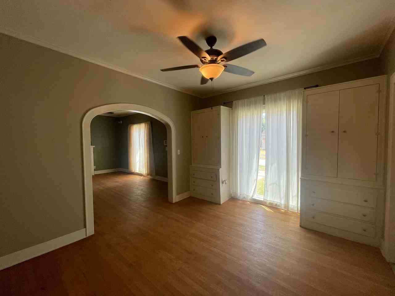 250 E Fairview St - Photo 5 of 15