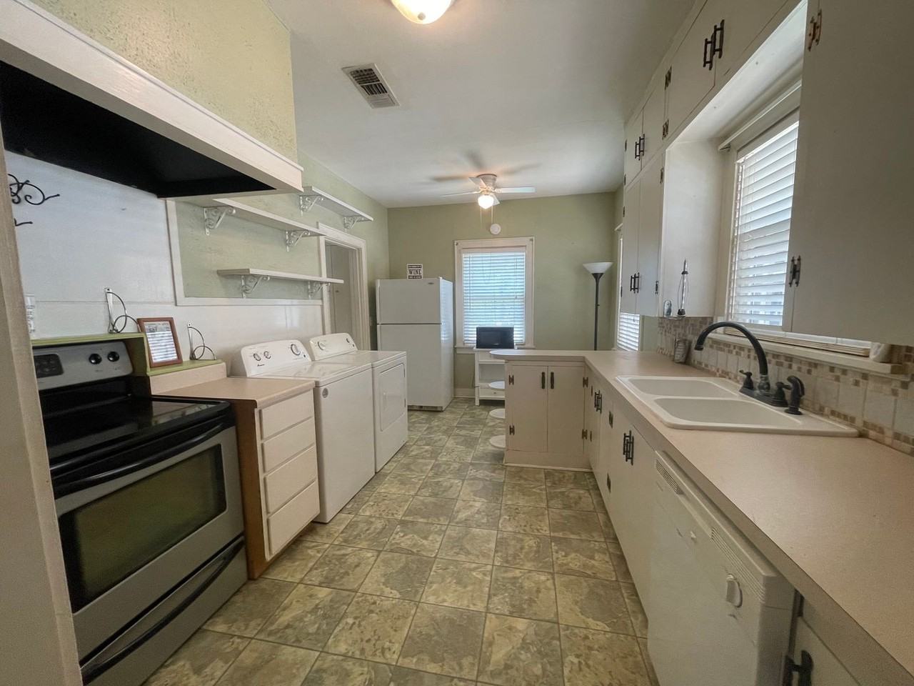 250 E Fairview St - Photo 6 of 15