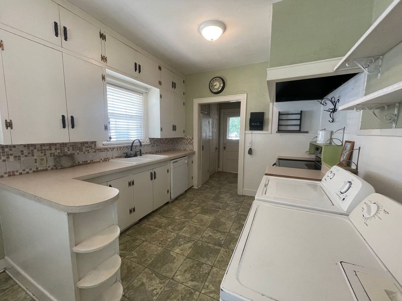 250 E Fairview St - Photo 7 of 15