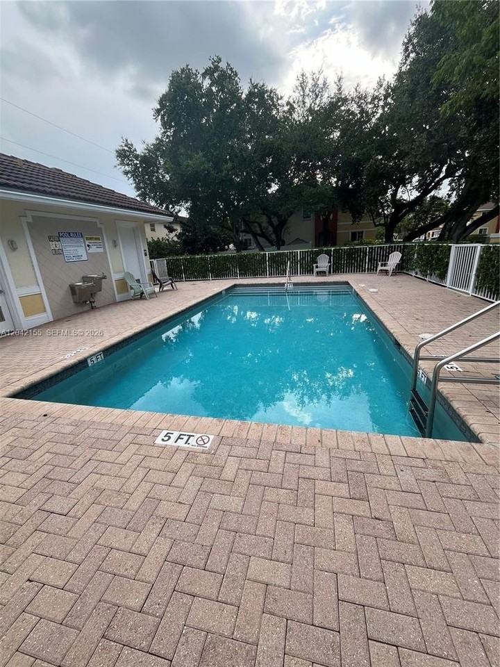 5347 Sw 40th Ave - Photo 2 of 23