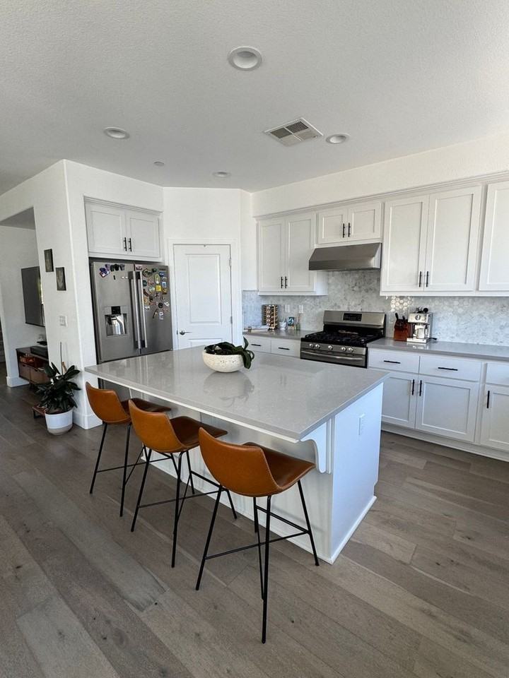 892 Estuary St - Photo 4 of 32