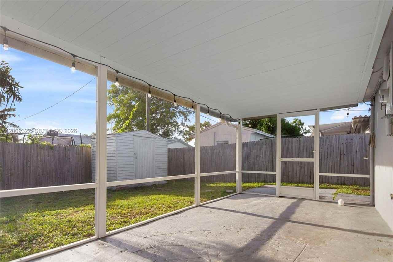 1481 Sw 49th Ave #0 - Photo 5 of 19