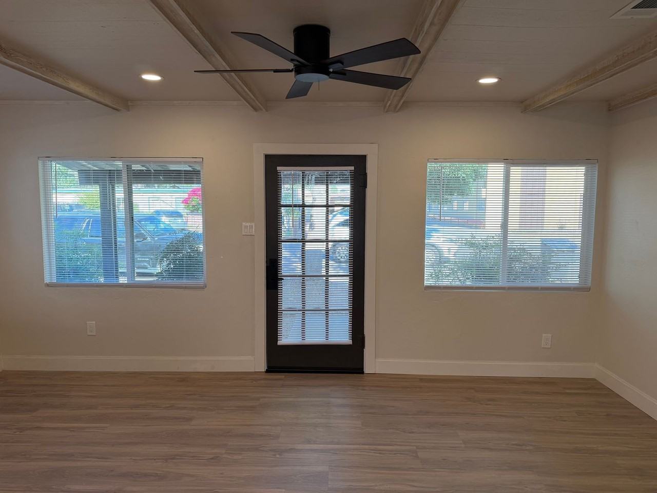 1506 S Central St - Photo 4 of 15