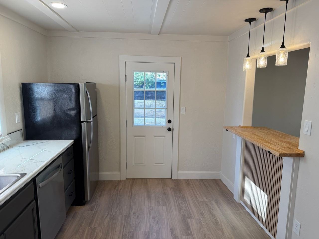 1506 S Central St - Photo 5 of 15