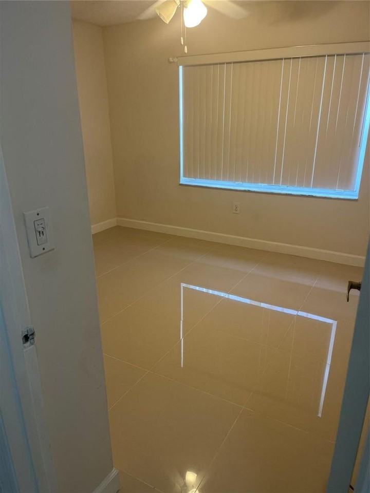 13412 Nw 5th Pl #13412 - Photo 7 of 15