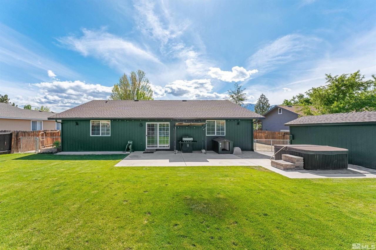 1380 Patricia Dr - Photo 3 of 32