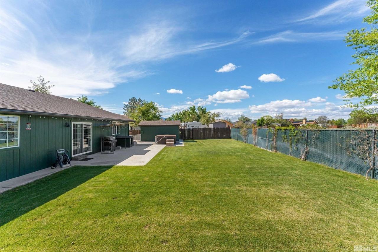 1380 Patricia Dr - Photo 4 of 32