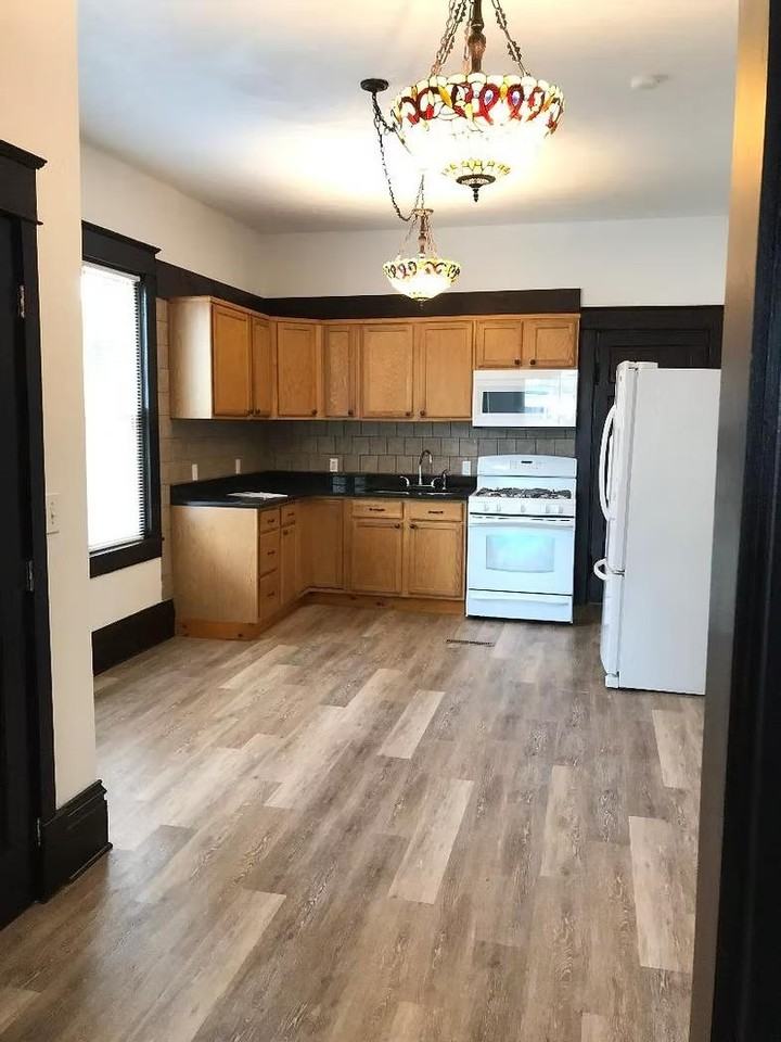 1335 Franklin Ave - Photo 2 of 10