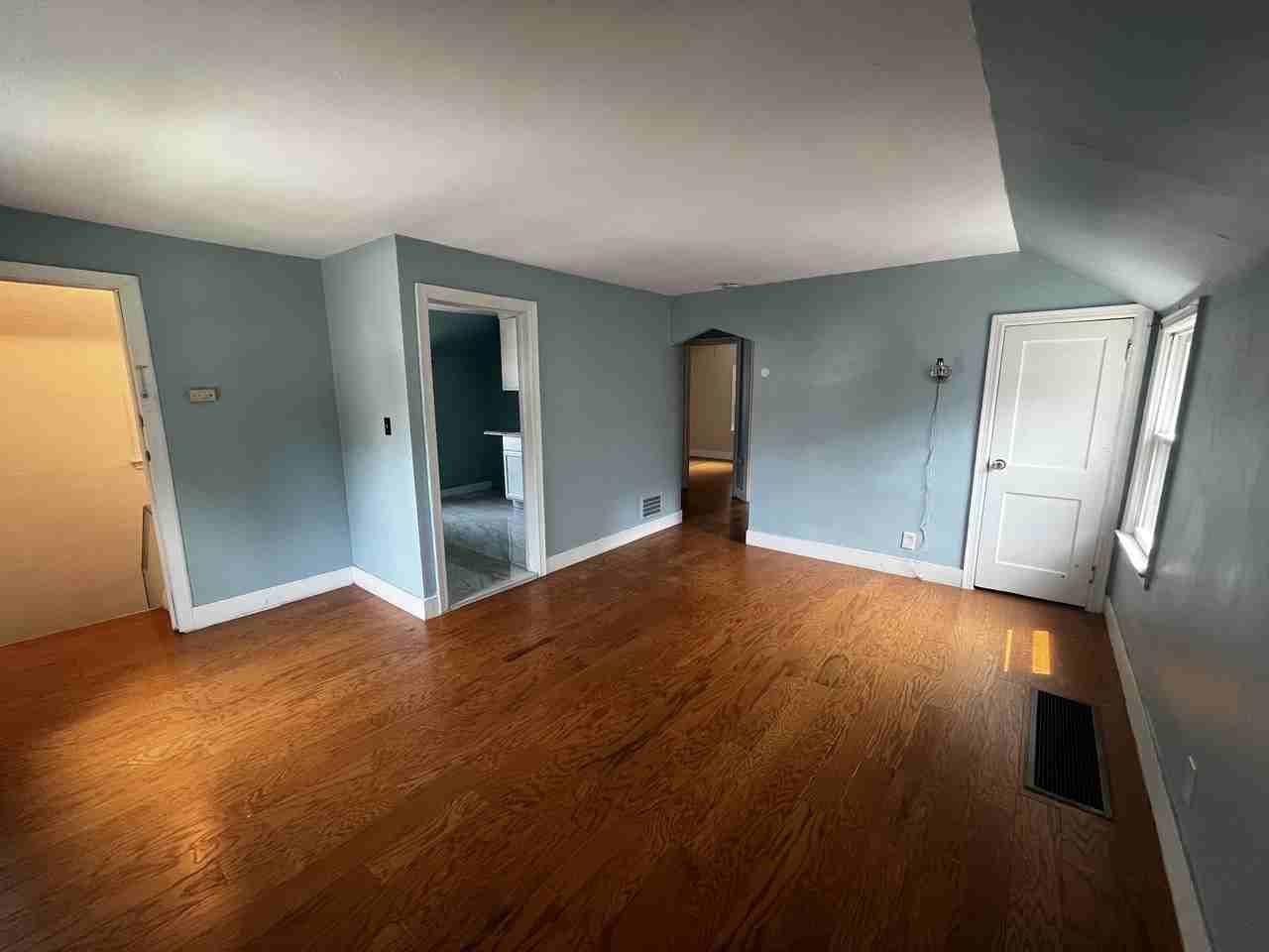 117 Wyoming Ave Uppr - Photo 3 of 8