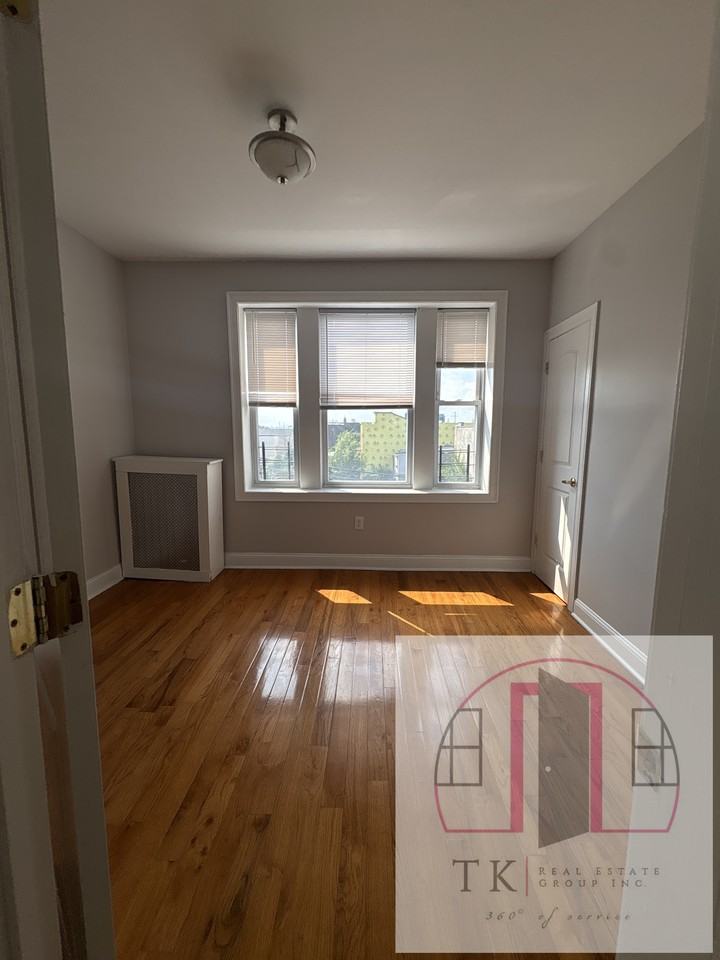 1062 West Side Avenue #42 - Photo 4 of 9