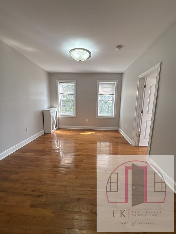 1062 West Side Avenue #42 - Photo 2 of 9
