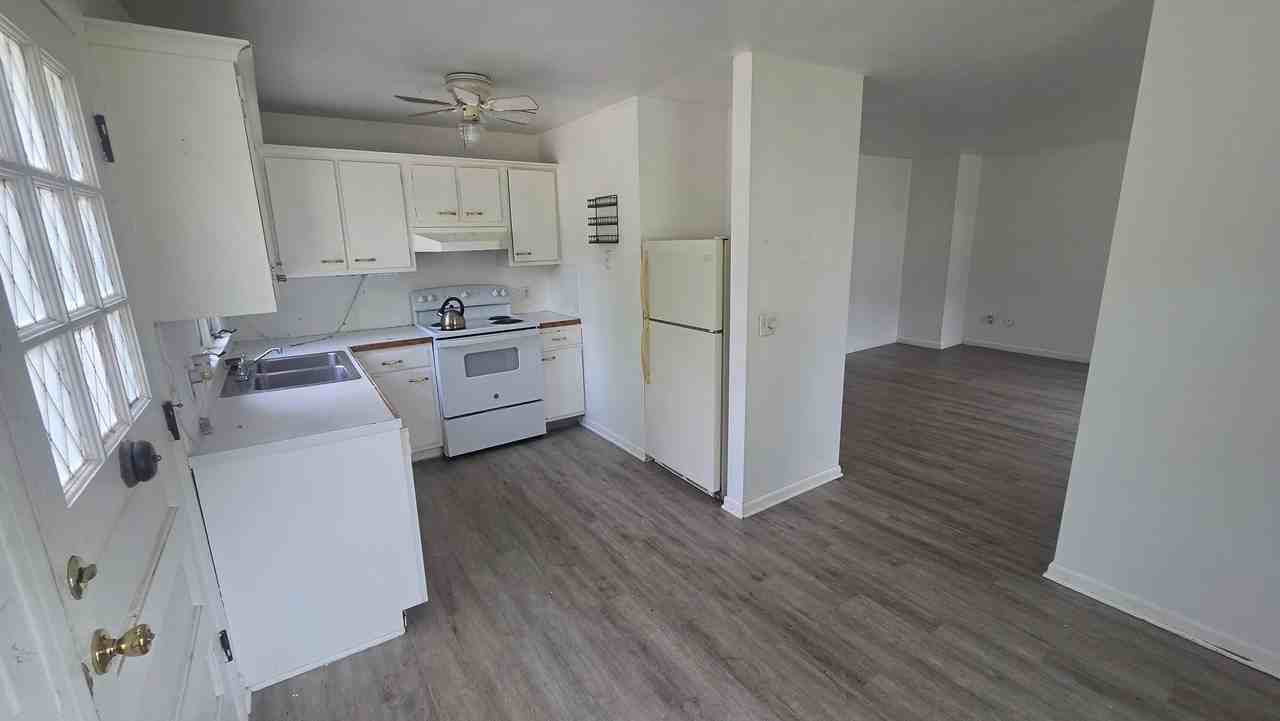 2 Birchwood Driveapt 10 #10 - Photo 5 of 7
