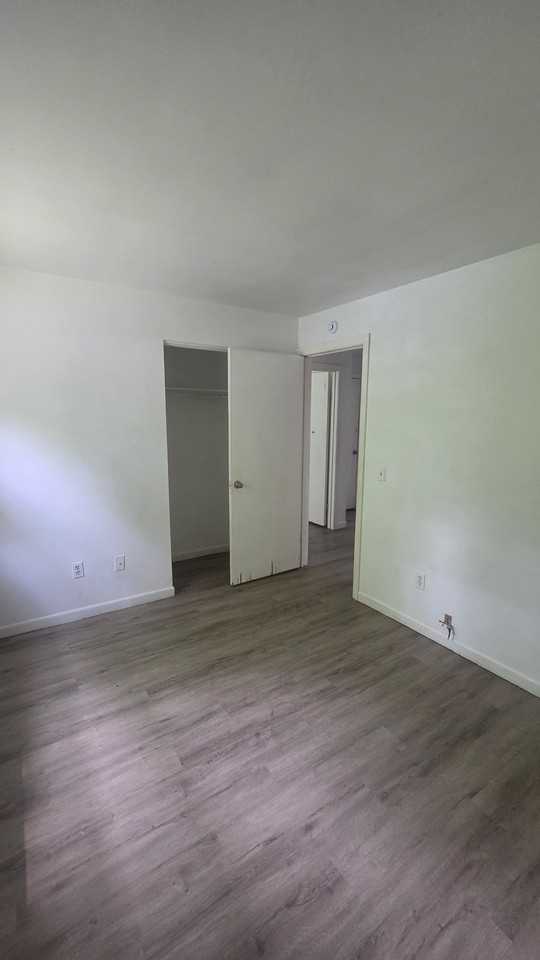 2 Birchwood Driveapt 10 #10 - Photo 6 of 7