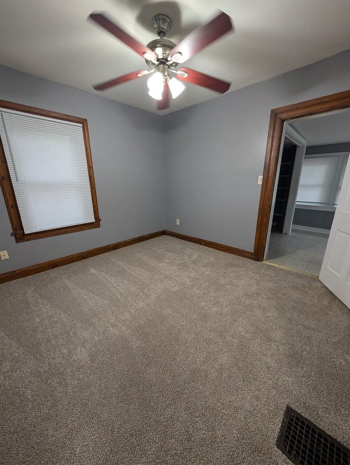 1268 Sw Western Ave #2B - Photo 6 of 12