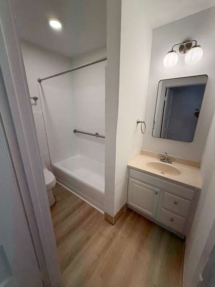 1109 Walton Street - Photo 3 of 7