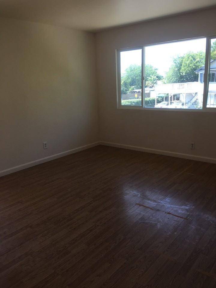 2576 Mohawk Ct - Photo 3 of 15