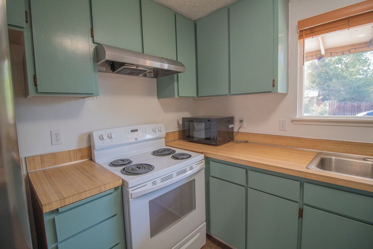 834 Se 5th St - Photo 3 of 21