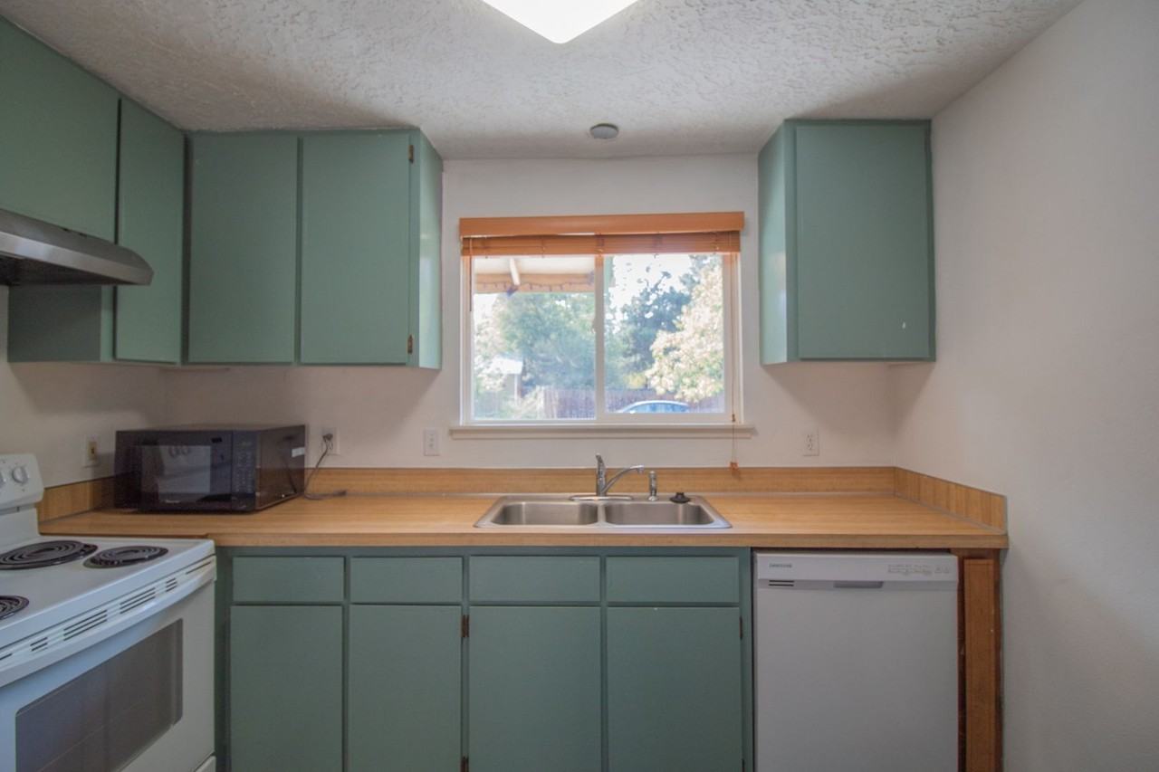 834 Se 5th St - Photo 7 of 21