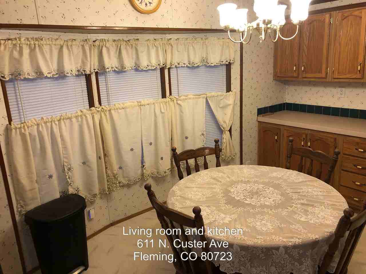 611 N Custer Ave - Photo 4 of 17