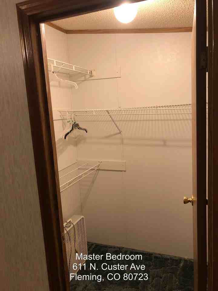 611 N Custer Ave - Photo 6 of 17