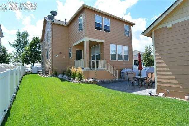 2202 Hanham Dr - Photo 4 of 37