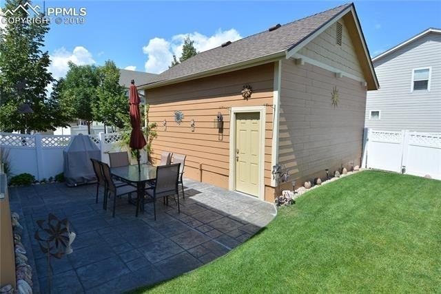 2202 Hanham Dr - Photo 6 of 37