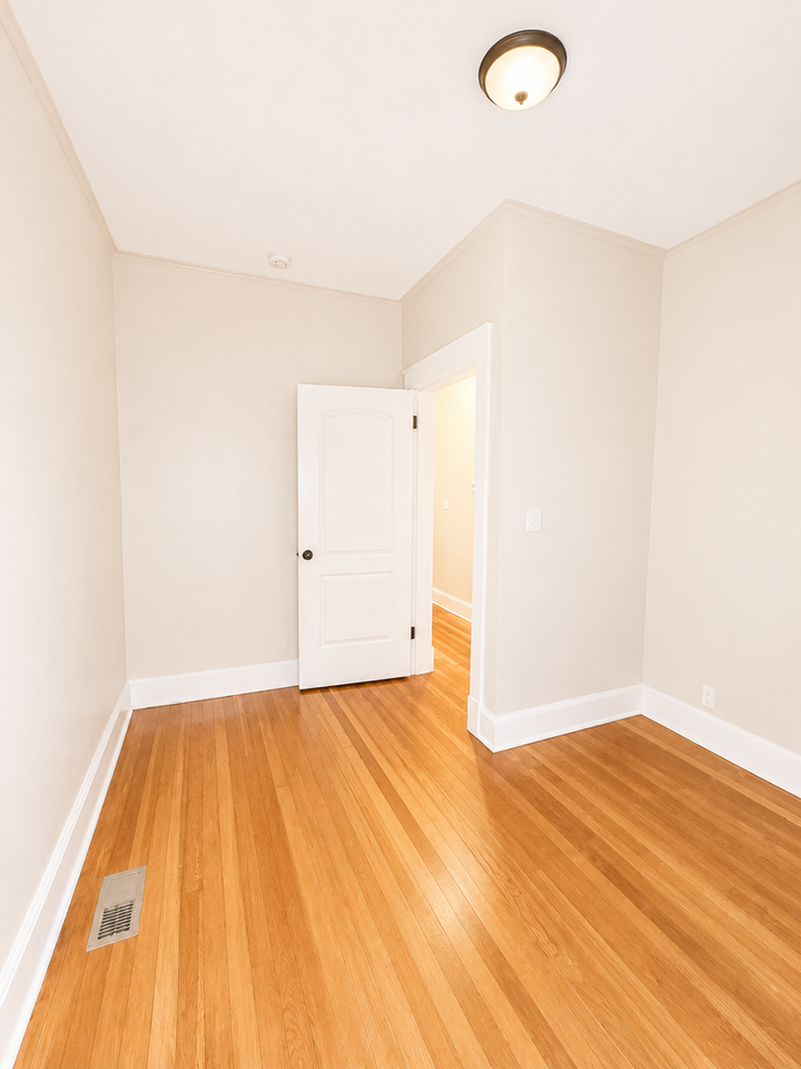4329 Tracy Ave - Photo 7 of 13
