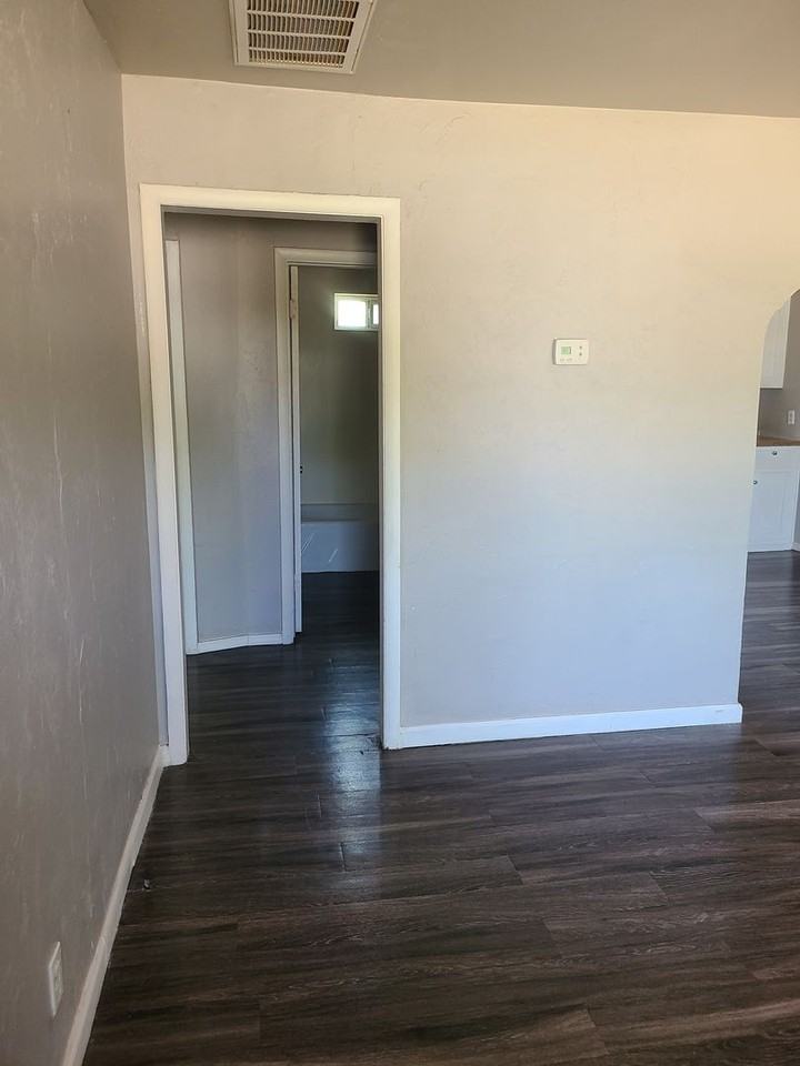 328 Nw 92nd St - Photo 3 of 17