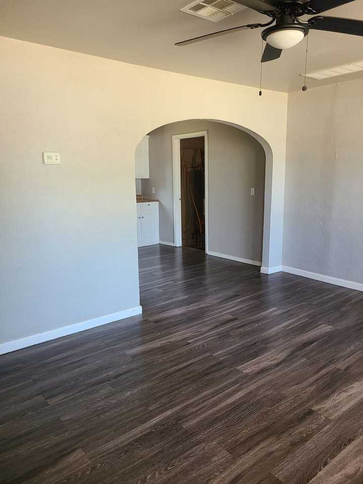 328 Nw 92nd St - Photo 4 of 17