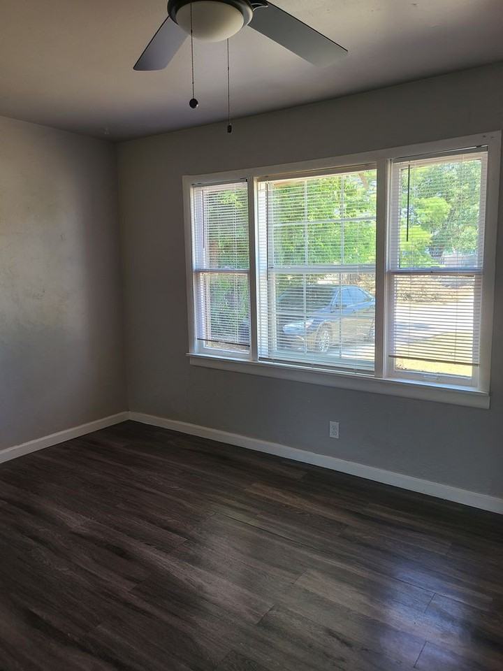 328 Nw 92nd St - Photo 5 of 17