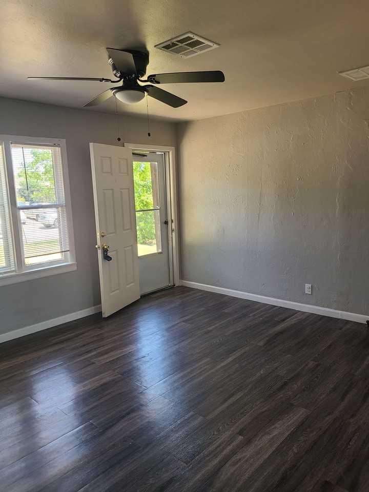 328 Nw 92nd St - Photo 6 of 17
