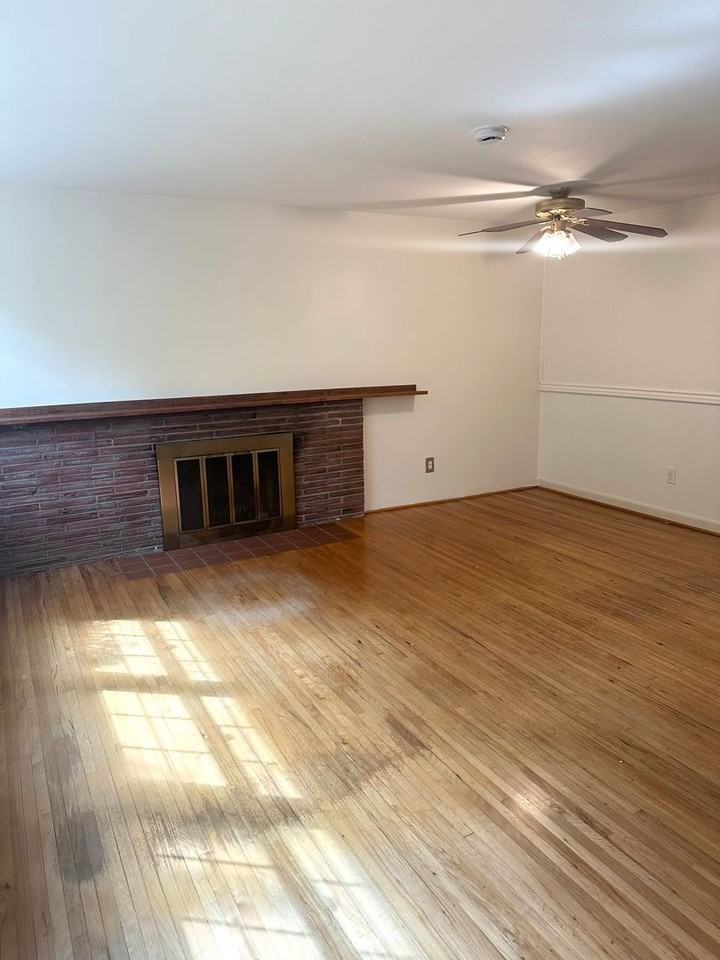 14041 Wallingford Ave N - Photo 2 of 20