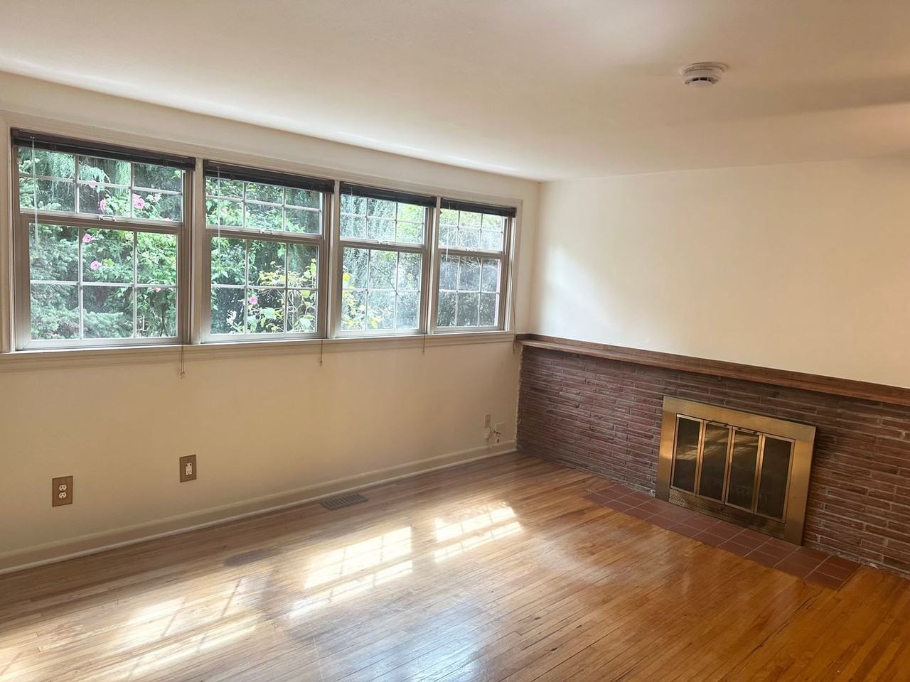 14041 Wallingford Ave N - Photo 3 of 20