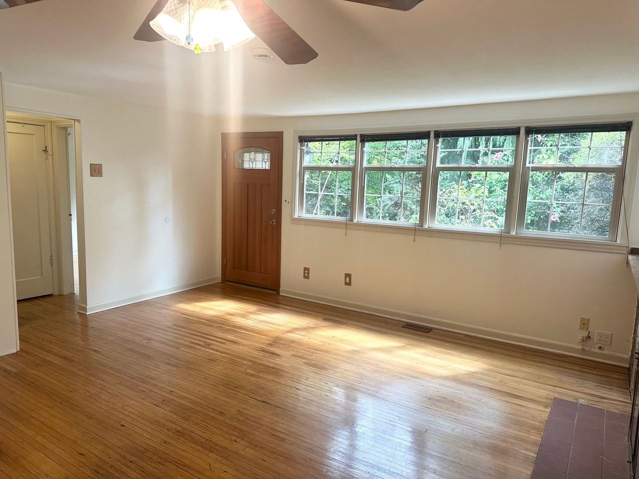 14041 Wallingford Ave N - Photo 4 of 20