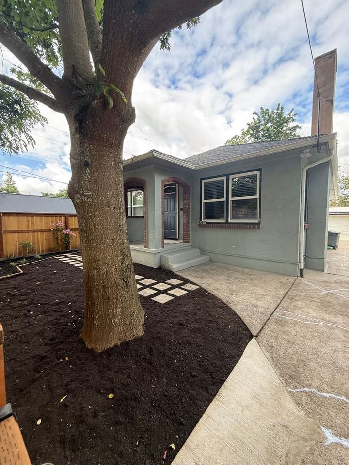 3325 Se 25th Ave - Photo 3 of 37