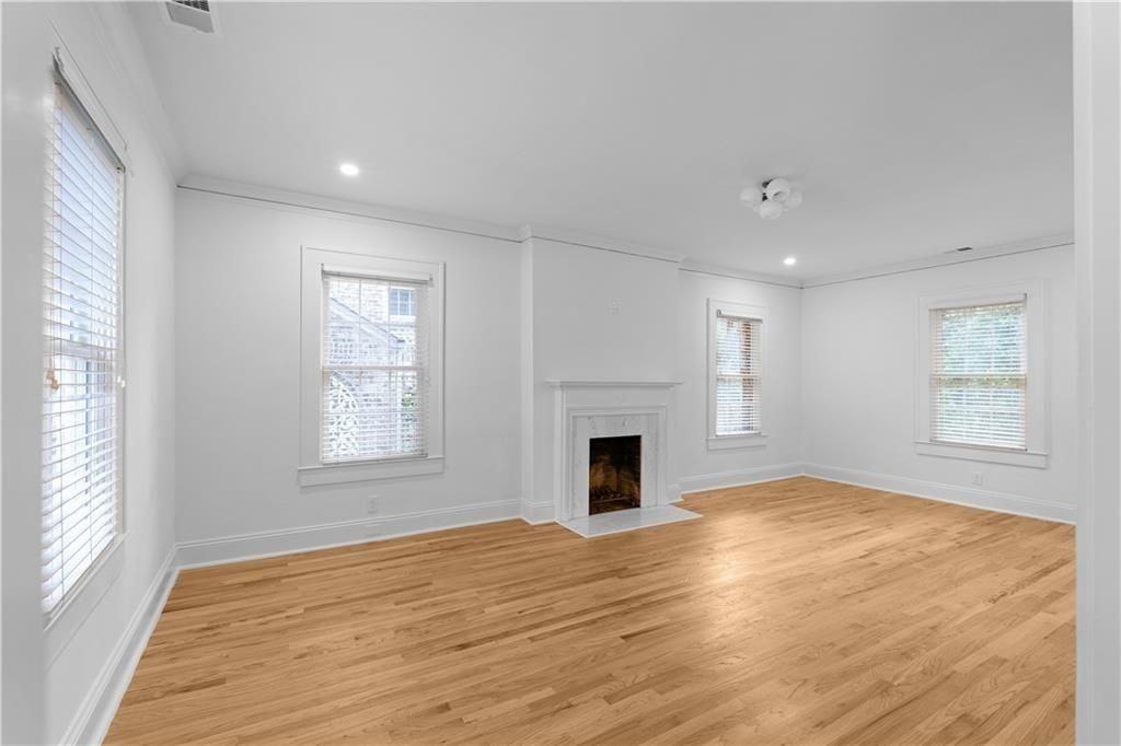 833 Martina Dr Ne - Photo 5 of 19