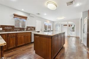 featured image of 4 Box Tree Rd