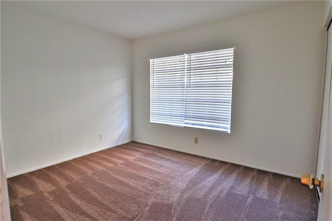 18976 Singingwood Cir - Photo 3 of 12