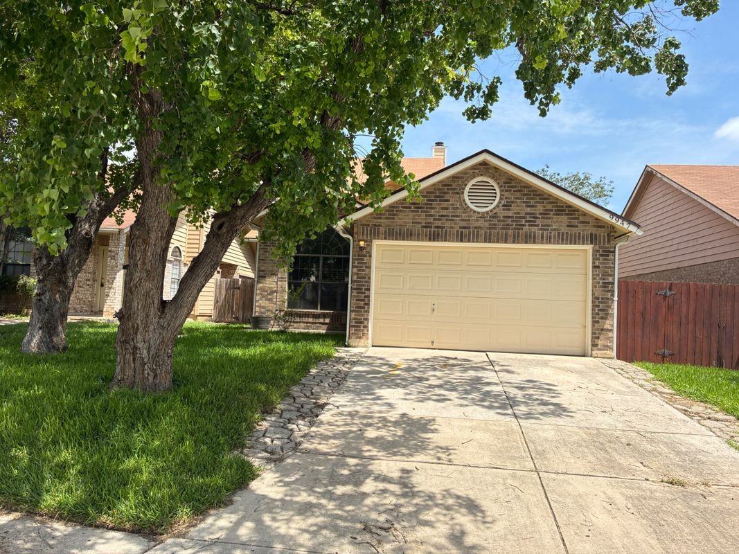 9947 Echo Plain Dr - Photo 3 of 5