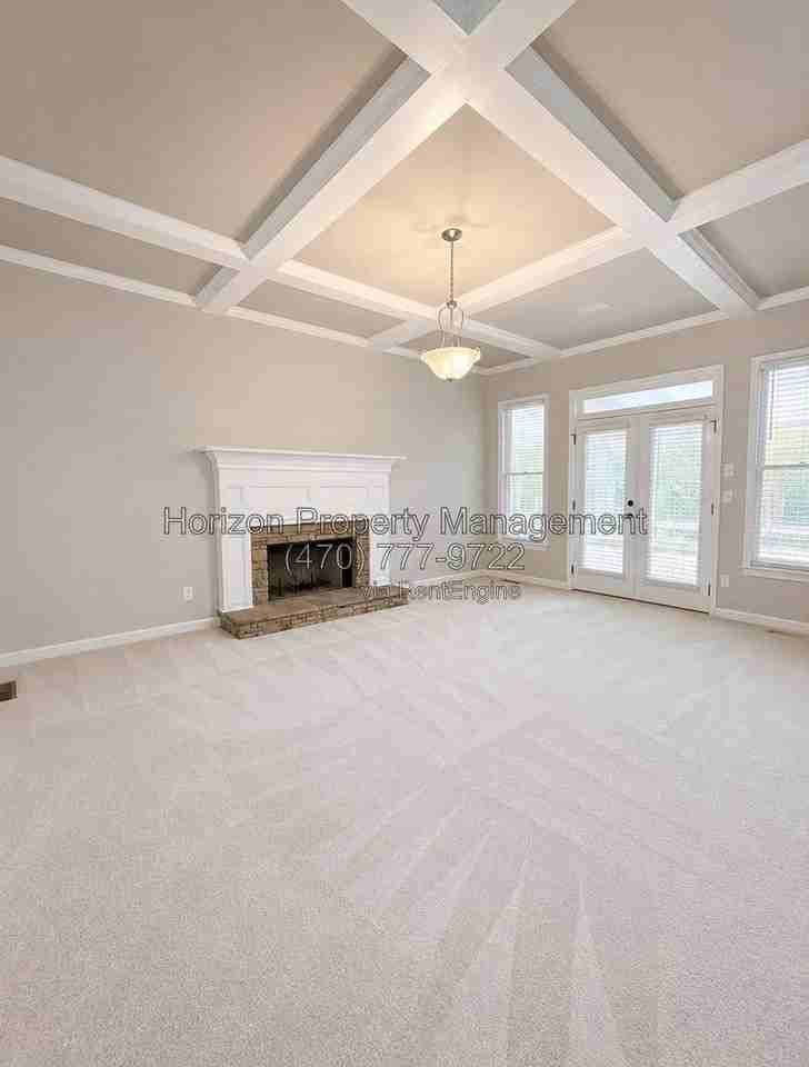 3235 Bentwood Close - Photo 7 of 10