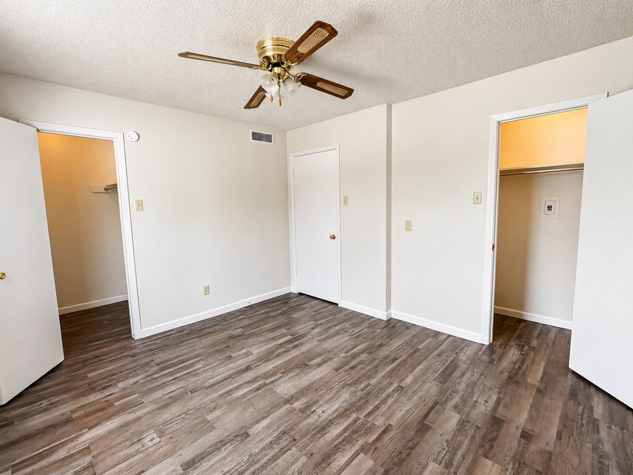 1-Bedrooms from $950 | Tour & Get $300 Move-In Credit! - Photo 4 of 50